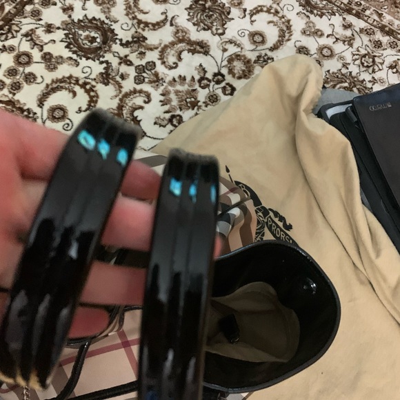 Luxurious Authentic Burberry Large Novacheck Tote - Picture 7 of 14